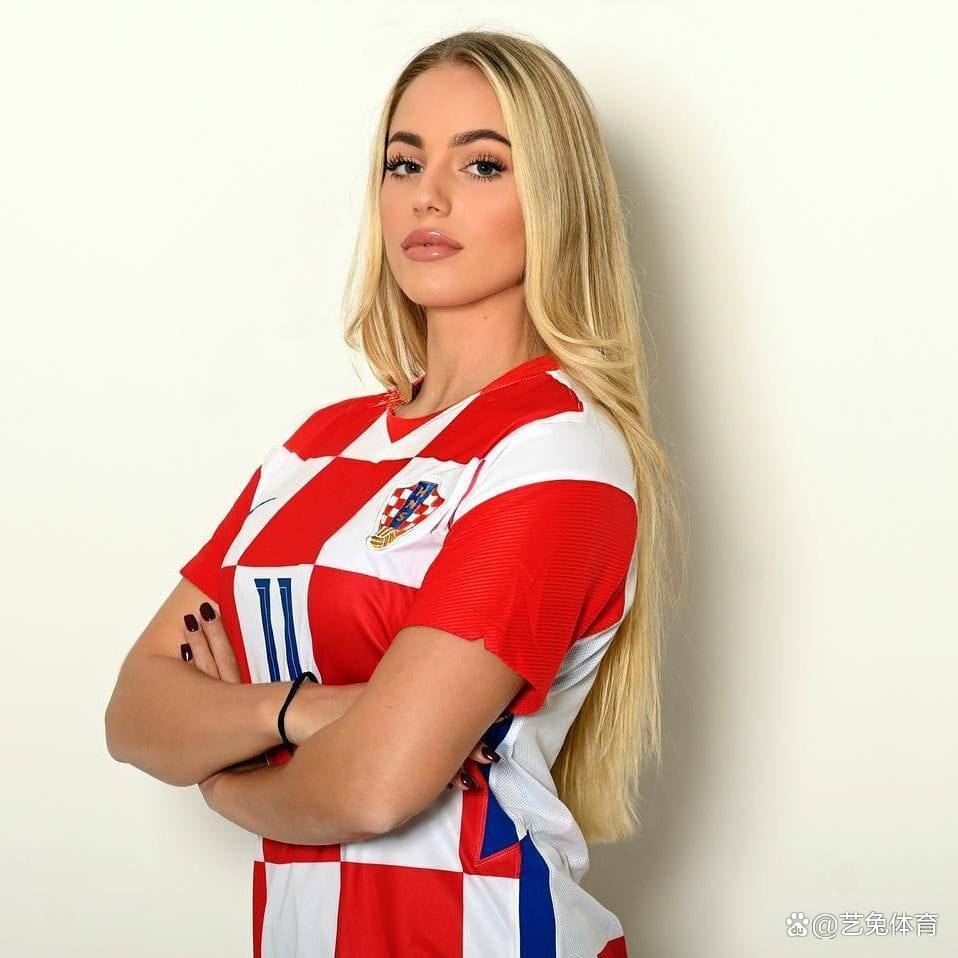 包含年度最佳女足球员评选启动，多名华人球员入围的词条