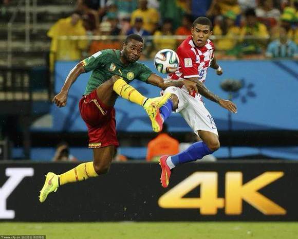 包含尼斯全队激战至终场，掀起球迷狂欢！的词条