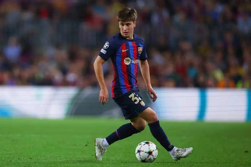 关于瓦伦西亚球员受伤离场换上新血的信息