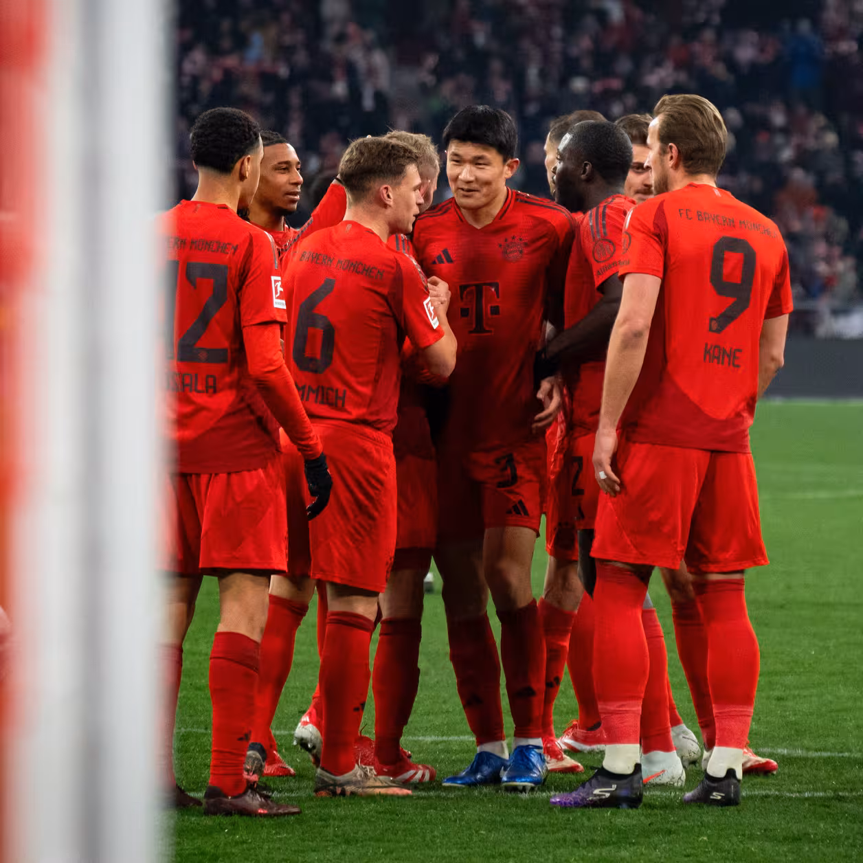 B体育活动-包含梅内托梅开二度，拜仁近期不败的词条