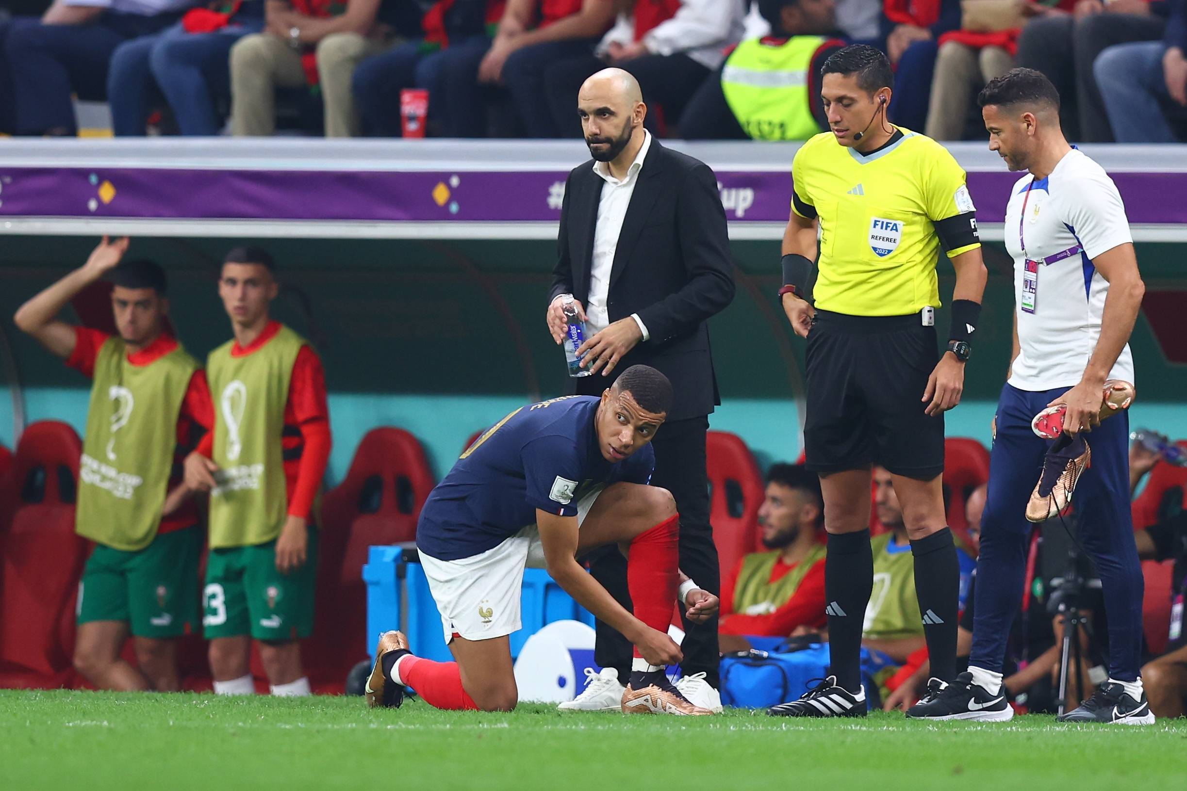 足坛赛场连连见胜负，谁能称霸