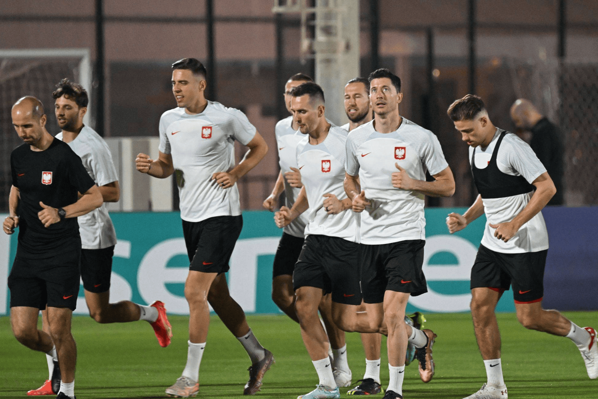 包含豪门球队斗智斗勇,实力对决呈现精彩比赛的词条 包含豪门球队斗智斗勇,实力对决呈现精彩比赛的词条