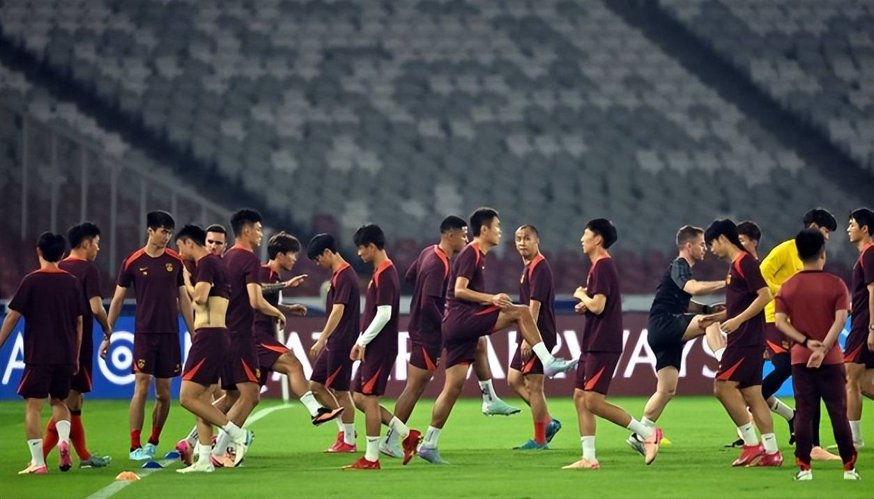 B体育官网-绝地反击，球队成功晋级下一轮比赛