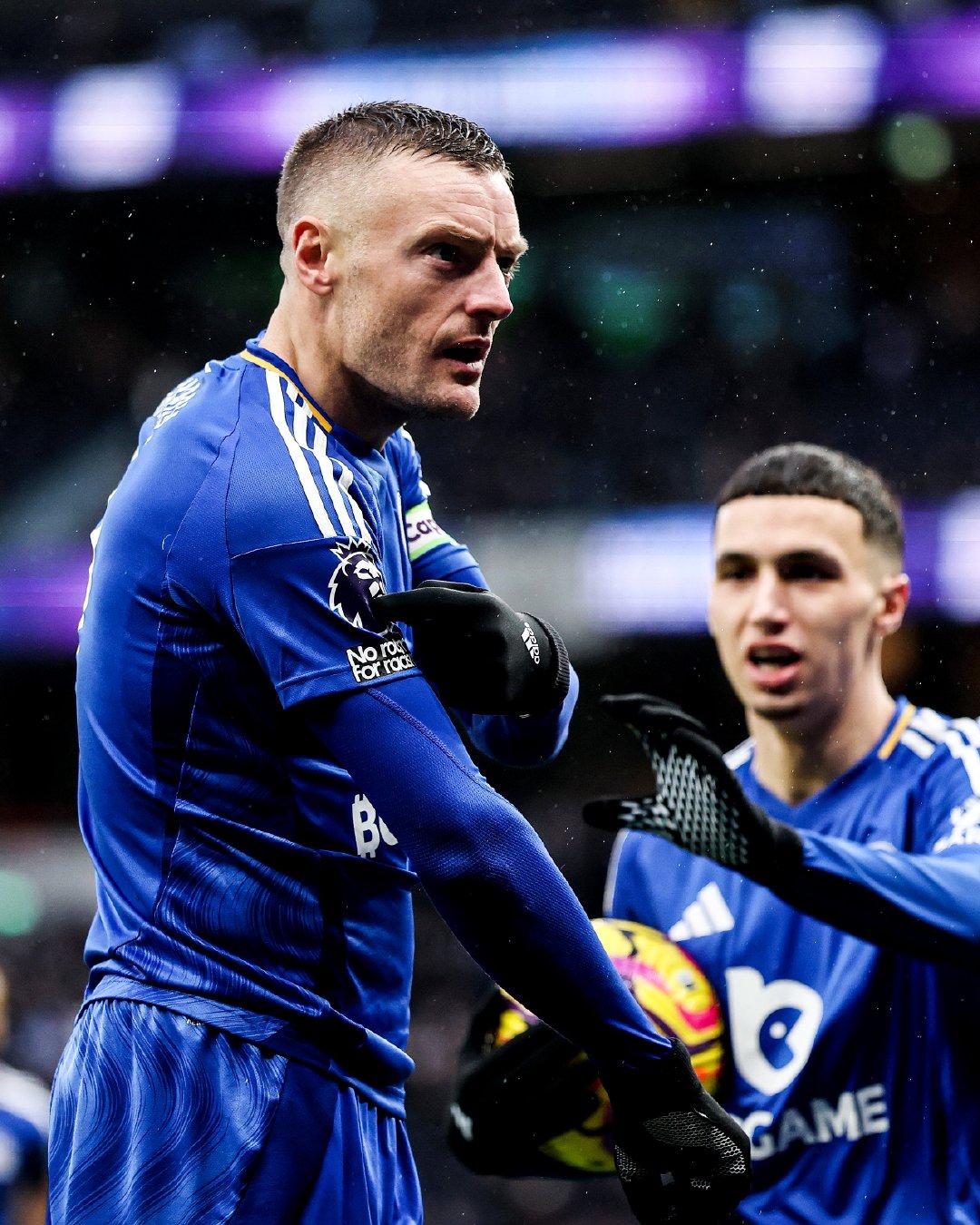 B体育网页版入口-传奇球员在比赛中创造历史，成为焦点人物