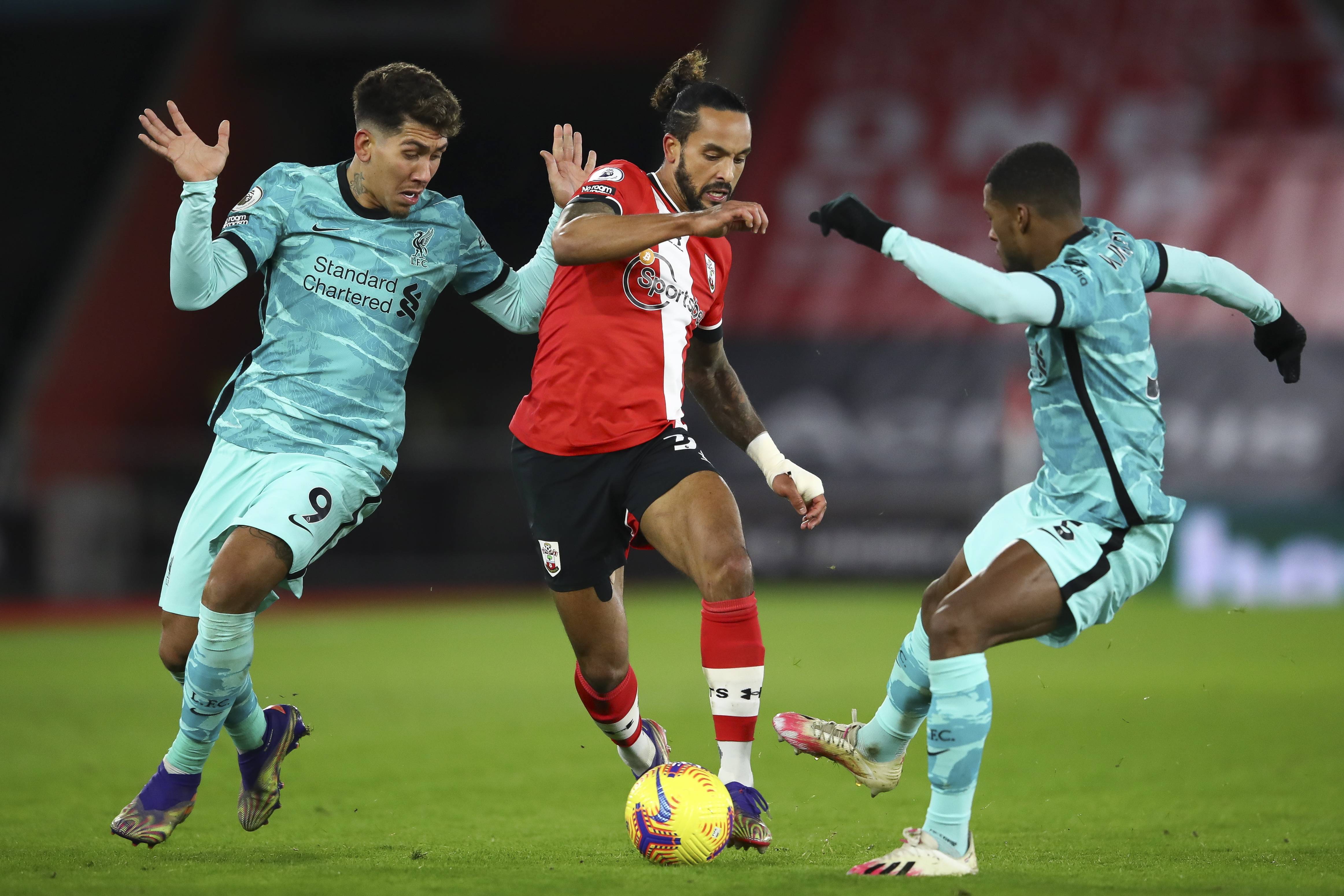 曼联客场逼平南安普顿,未能取胜 曼联客场逼平南安普顿,未能取胜