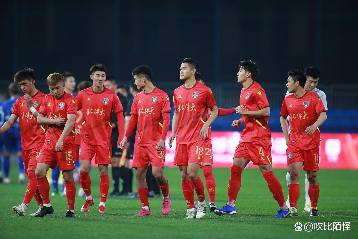 国内著名足球比赛引爆热度，球员备战精气神十足