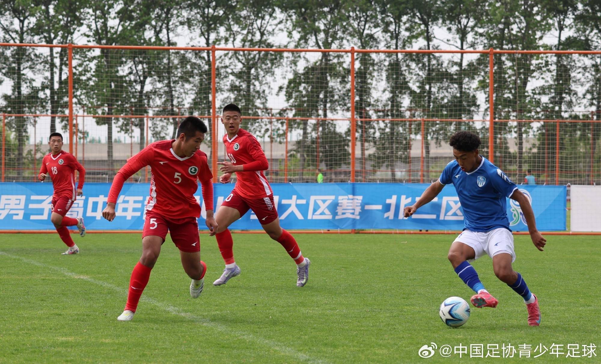 B体育亚洲官网-包含青年联赛半决赛战况激烈，球员表现抢眼的词条