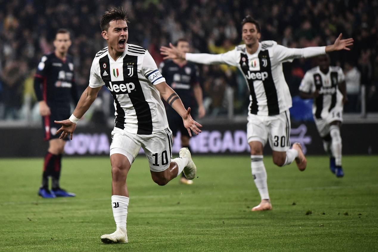 国际米兰与尤文图斯的激烈对决即将上演,双方球迷期待已久 国际米兰与尤文图斯的激烈对决即将上演,双方球迷期待已久