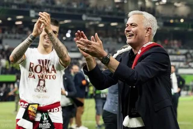 罗马球迷呼吁主帅下课,球队欲重组管理团队的简单介绍 罗马球迷呼吁主帅下课,球队欲重组管理团队的简单介绍