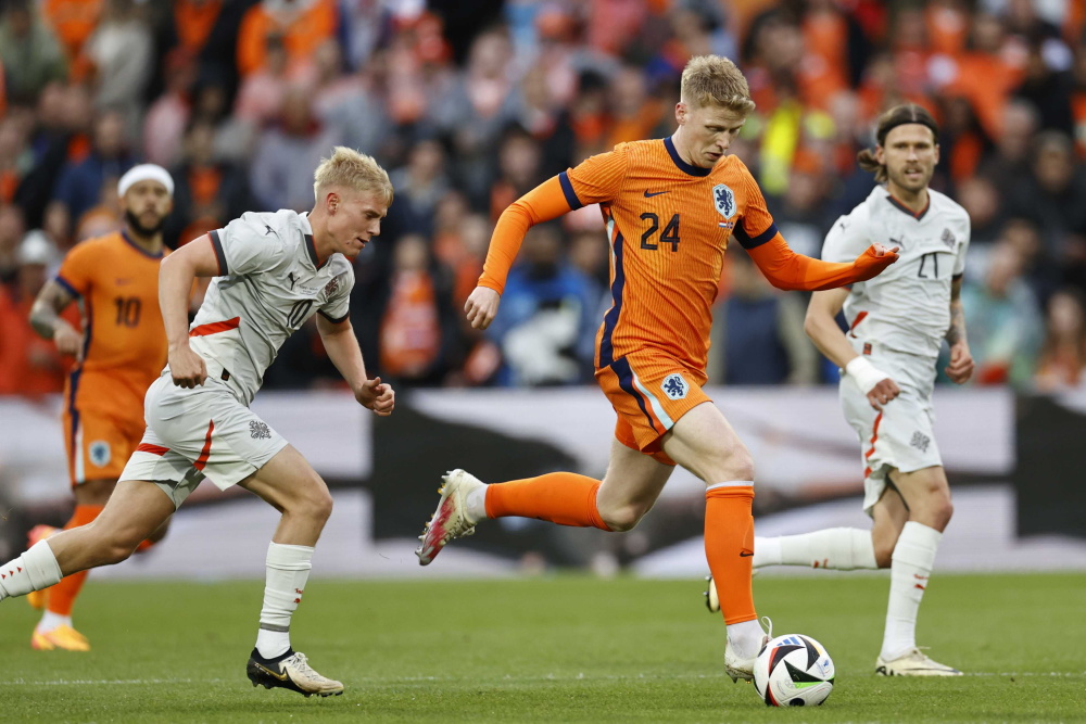 B体育官网入口-冰岛球员在欧洲联赛中赢得掌声